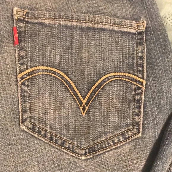❤️(7)Ladies Levi’s 528 Curvey cut jeans in wonderful condition. Size 5 medium - Picture 2 of 11